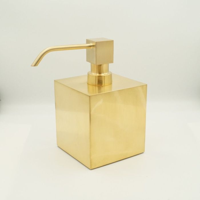 Surya Metall, square metal dispenser 8.5x8.5x14.5 cm with pump V3, color gold satin